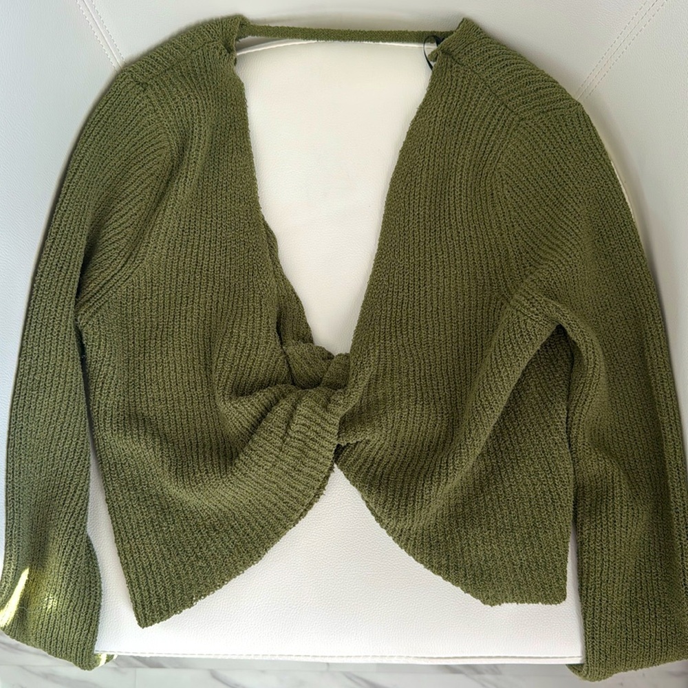 NWT Forever 21 Army Green Sweater Top. Women’s. Size Medium.